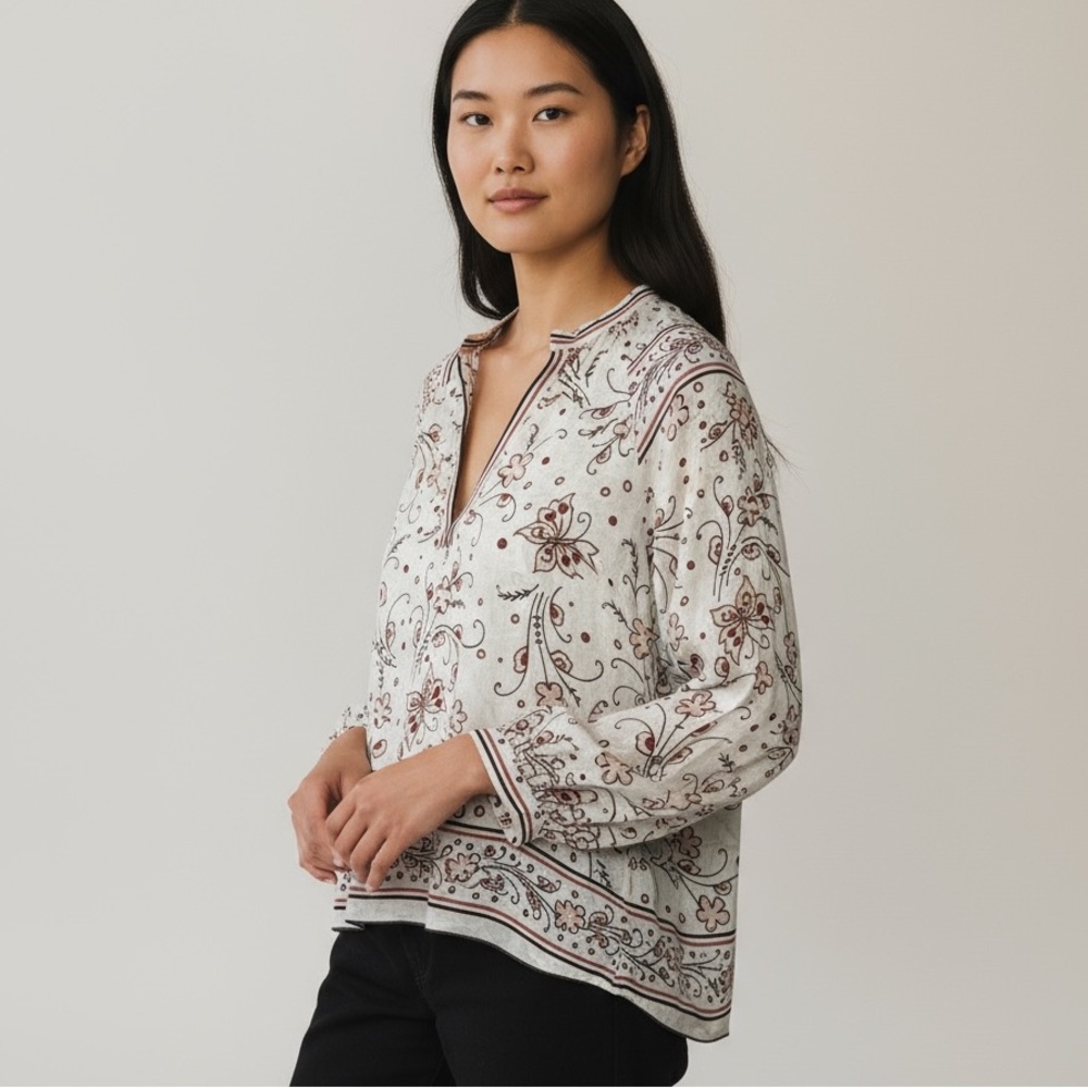 ANNA SUI- SIZE SMALL - 100% SILK BLOUSE TOP - ARTISTIC‎ PLAYFUL PATTERN - B11